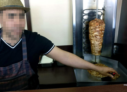 Студент из Туркменистана проводил учебное время в киоске с шаурмой