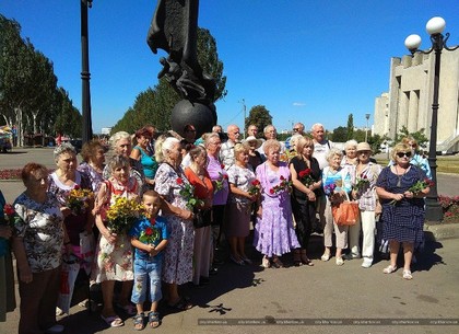 В Московском районе возложили цветы к братским могилам (ФОТО)