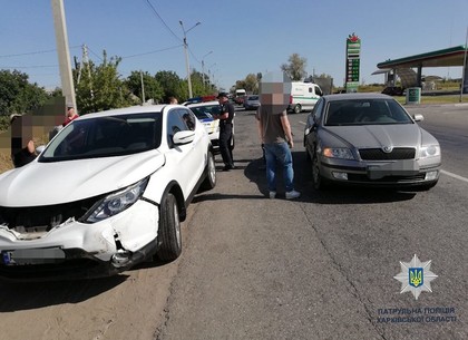 На выезде из Харькова столкнулись две иномарки