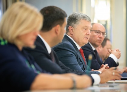 Порошенко призвал Раду поддержать законопроект о воинском приветствии «Слава Украине»