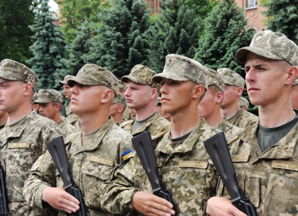 Украинский парламент принял в первом чтении новое воинское приветствие