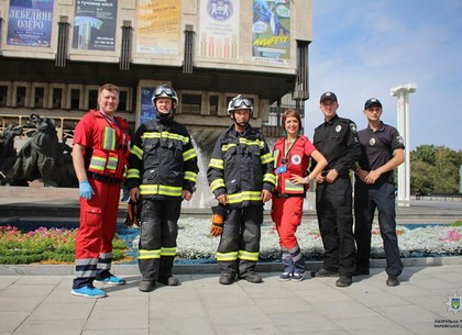 Харьковские спасатели и патрульные приняли участие в акции, посвященной  Всемирному дню первой помощи (ФОТО)