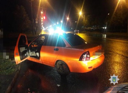 В Харькове в результате ночного ДТП пострадал водитель автомобиля