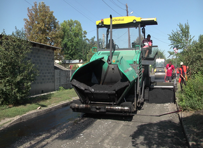 Харьковские дорожники ремонтируют улицу Железнодорожную (ФОТО)
