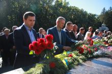 Руководство фискальной и таможенной службы Харьковской области приняли участие в возложении цветов (ФОТО)