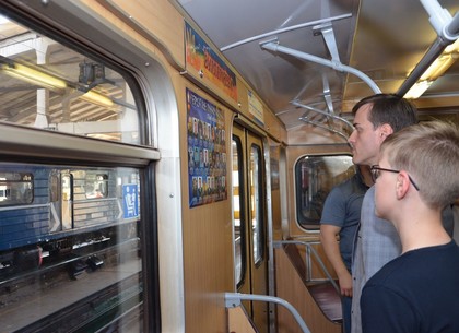 В харьковском метро начал курсировать вагон памяти (ФОТО)