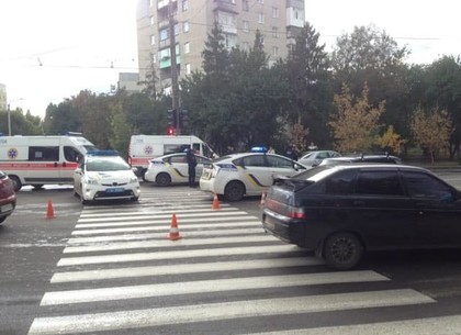 «Минус Prius»: скорая забрала патрульного, пострадавшего в аварии на ХТЗ (ФОТО)