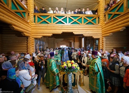 В Богодухове освятили новый деревянный храм (ФОТО)