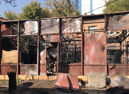В центре Харькова сгорел заброшенный павильон