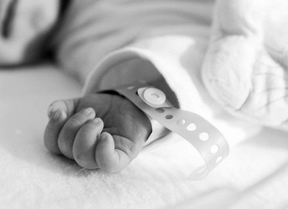 Младенец под Харьковм мог погибнуть по вине медиков