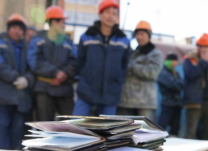 Харьковские фискалы объединились с Пенсионным фондом в борьбе против трудовых нелегалов (ФОТО)