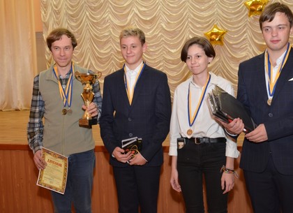 Лучшие юные физики Первой столицы представят Харьков на общеукраинской олимпиаде