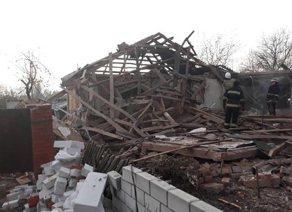 Взрыв бытового газа разнес дом, один из жильцов в неотложке (ФОТО)