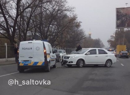 Полицеский автомобиль «подбили» на Салтовке