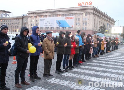На площади Свободы харьковчане почтили память погибших в ДТП (ФОТО)
