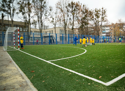 В Харьковской ДЮСШ №6 открыли новый спортивный стадион
