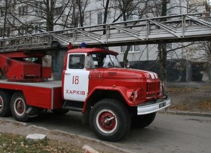 Неисправная буржуйка под Харьковом едва не сожгла 4 гаража (ФОТО)