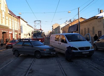 Очередное ДТП заблокировало трамвайные пути на Полтавском шляхе (ФОТО)