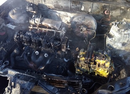 Утром в харьковском дворе сгорел автомобиль (ФОТО)