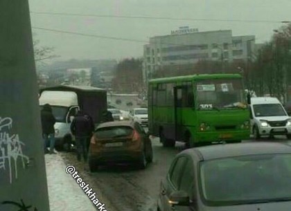 Тройное ДТП на Панасовке: столкнулись автобус, Ford и Газель (ФОТО)
