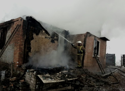 Под обвалившейся на пожаре крышей погибла 76-летняя женщина