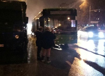В Харькове во время движения загорелся троллейбус