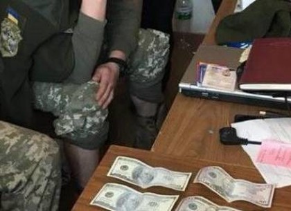 Подозреваемый во взятках офицер на Харьковщине выиграл апелляцию у военкомата и Командующего сухопутными войсками Украины