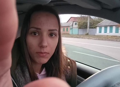Скандальная харьковская блогерша, лишенная прав, снова села за руль и провоцировала копов (видео)