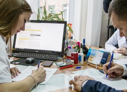 Около 60% харьковчан подписали декларации с врачами