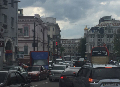 Пробки в Харькове: движение стоит на нескольких проспектах