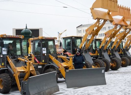С дорог Харькова снег убирают более 80 машин