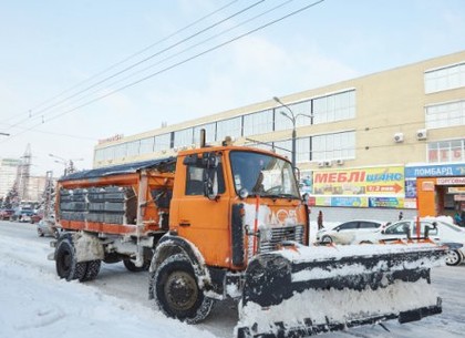 Почти 90 снегоуборочных машин обслуживают город