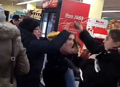 Женский конфликт разгорелся в одном из супермаркетов (ФОТО, ВИДЕО)