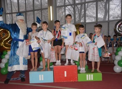 Харьковские акробаты успешно выступили на новогоднем турнире