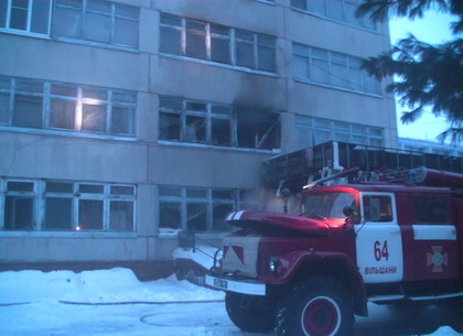 К утру 8 января 50 спасателей погасили пожар в популярном санатории под Харьковом (ФОТО)