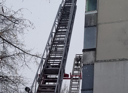 Огонь на пятом этаже: пожар на Героев Сталинграда (ФОТО)