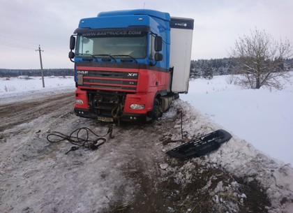 На дорогах Харьковщины спасатели вытащили семь забуксовавших автомобилей (ФОТО)