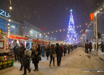 Самая большая ёлка Украины будет радовать харьковчан до 19 января