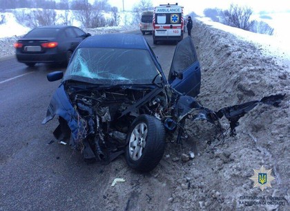 На выезде из Пятихаток водитель BMW пострадал в столкновении с фурой (ФОТО)
