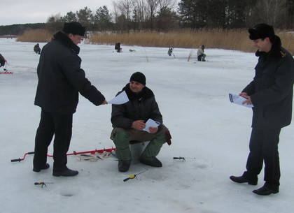 Спасатели провели рейд среди любителей зимней рыбалки на водохранилище (ФОТО)