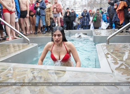 297 спасателей обеспечивали безопасность людей во время Крещения на Харьковщине (ФОТО)