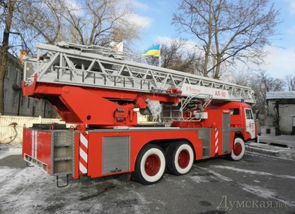 Московский район: на пожаре спасены два харьковчанина из горевшей квартиры на 4-м этаже