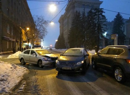 В тройном ДТП за Домом Советов пострадал пассажир