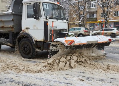Как убирают от снега дороги Харькова