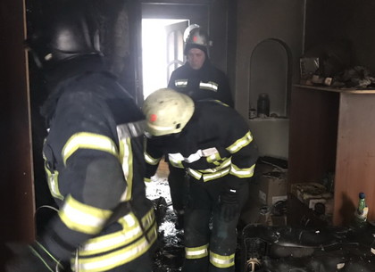Пожар на Московском проспекте: хозяйка ждала спасателей у дверей горящей квартиры