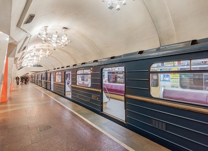 На Салтовской линии метро останавливались поезда