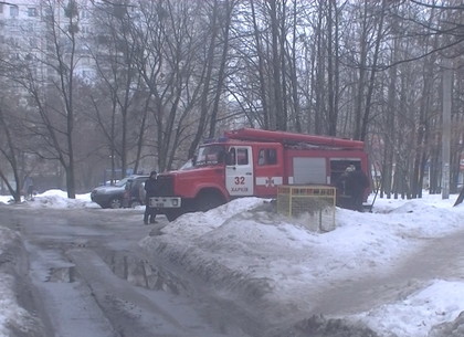 Пожар в 12-этажке на Алексеевке: мужчина погиб, женщина наглоталась угарного газа (ФОТО)