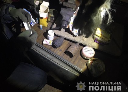 В ходе профилактической отработки полицейские Харьковщины обнаружили в сараях боеприпасы и наркотики (ФОТО)