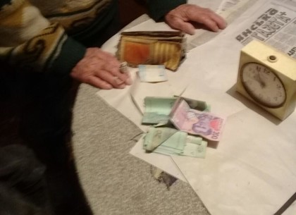 Односельчин залез в дом пенсионера и украл все деньги