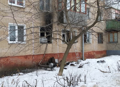 Пожар на ХТЗ: мужчина не смог сам выбраться из захламленной квартиры (ФОТО)
